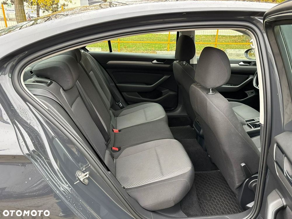 Volkswagen Passat 2.0 TDI EVO Essence - 17