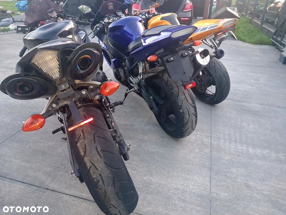 Yamaha R1 - 10