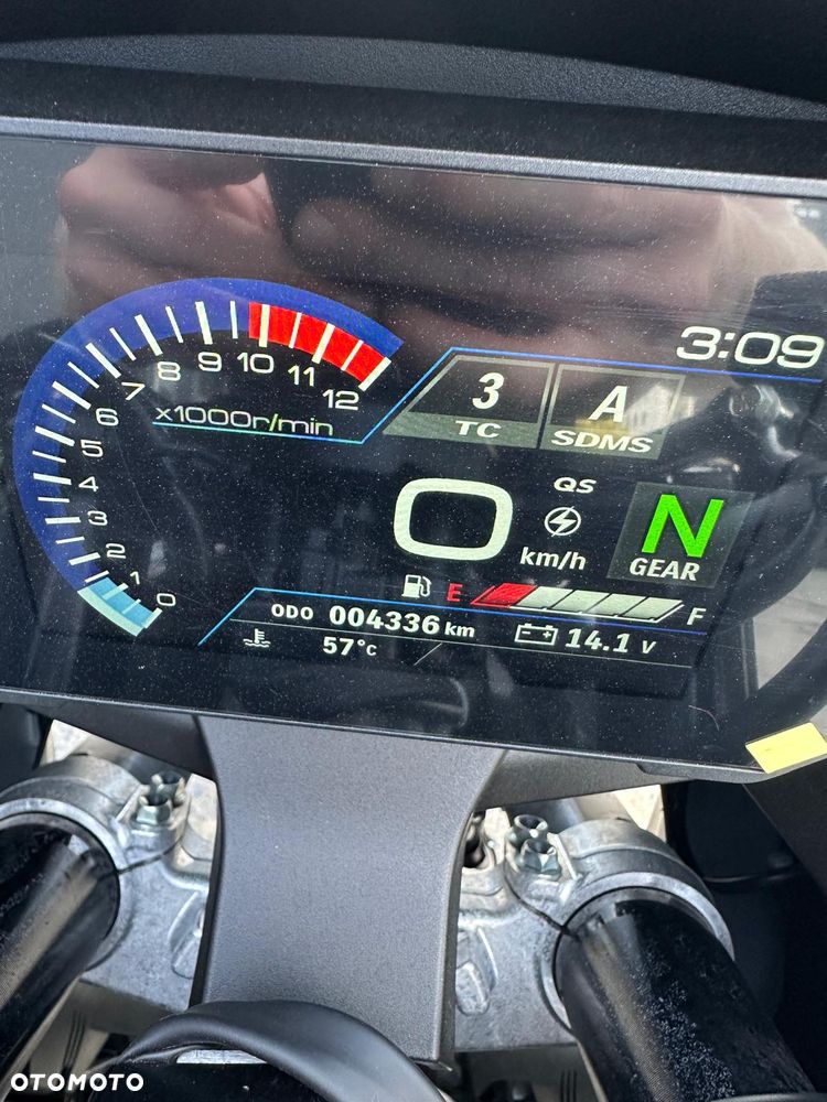 Suzuki GSX - 6