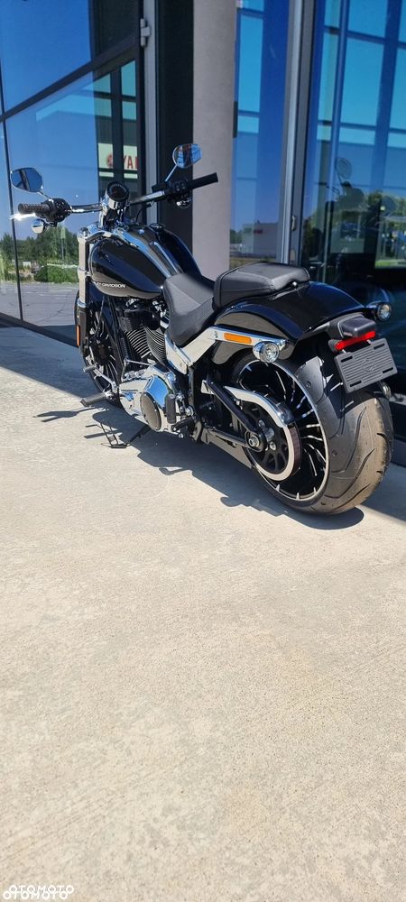 Harley-Davidson Softail Breakout - 2