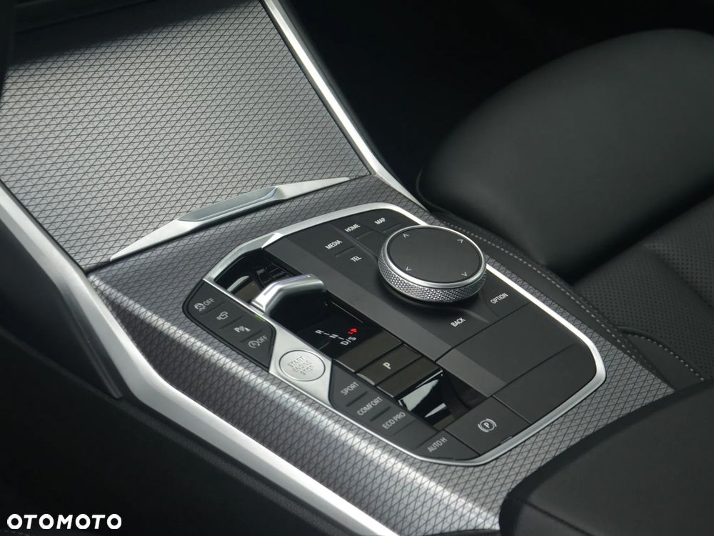 BMW Seria 3 318i M Sport - 10