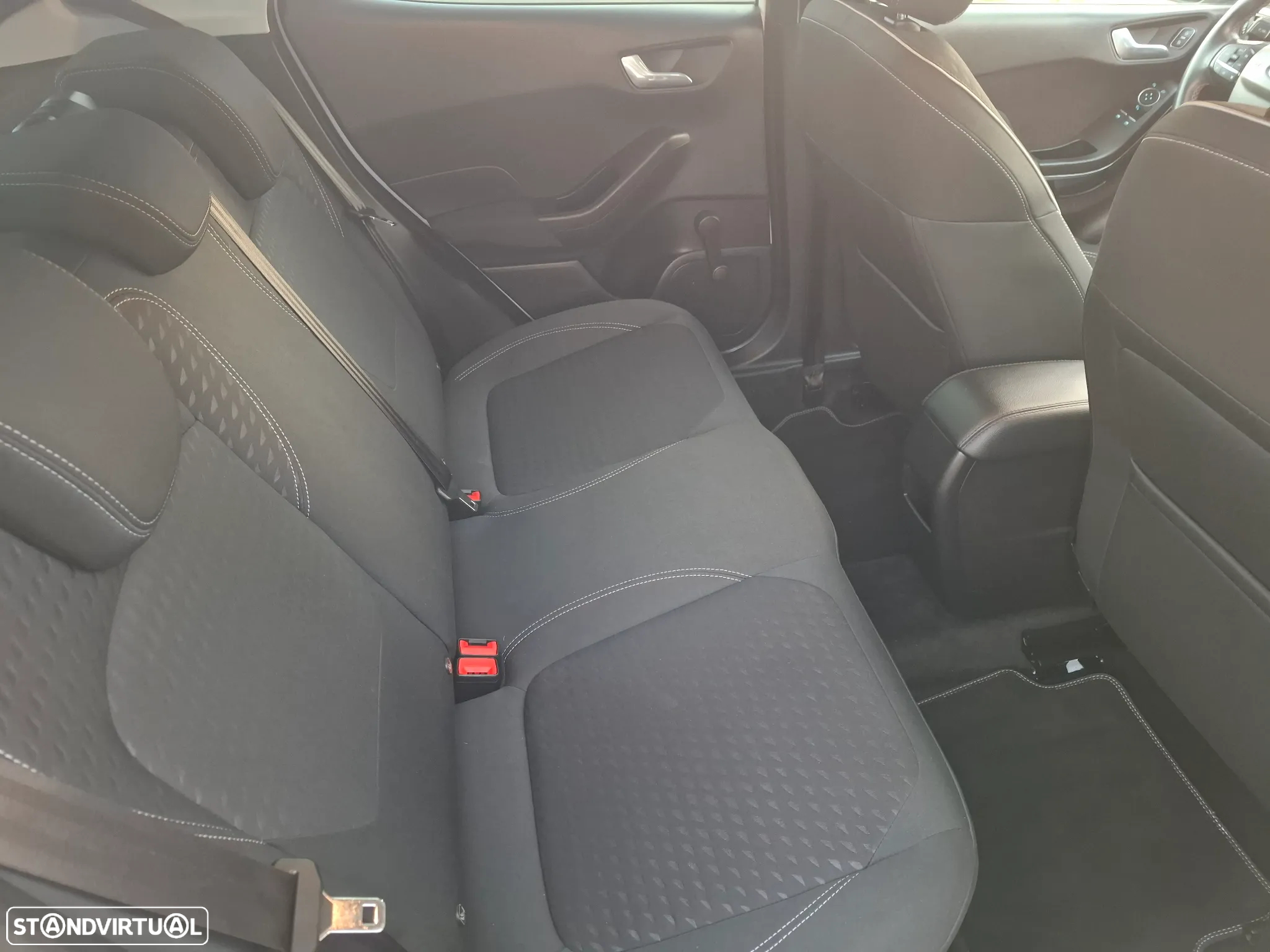 Ford Fiesta 1.0 EcoBoost Titanium - 28