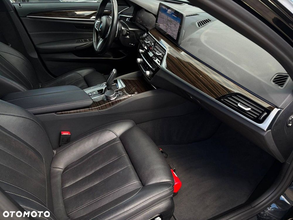 BMW Seria 5 530d xDrive mHEV M Sport sport - 13