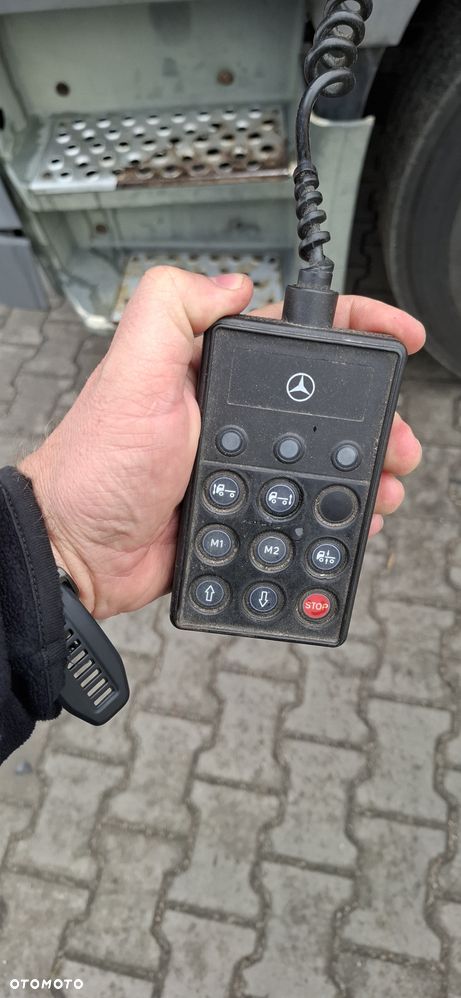 Mercedes-Benz - 15