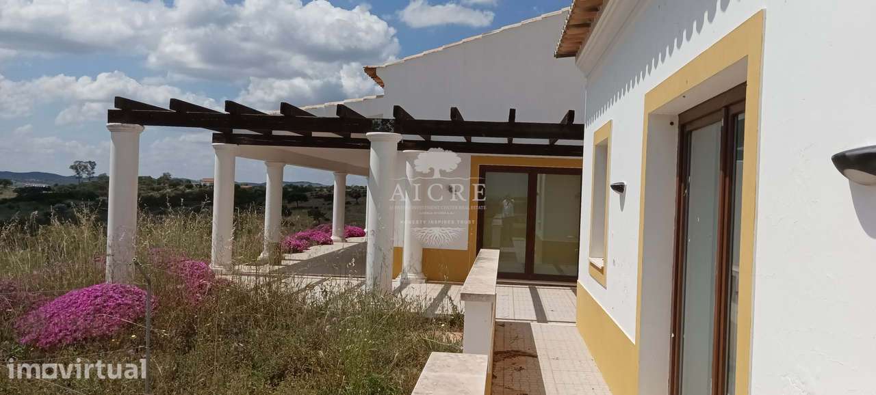 Quinta com 6,9 ha com habitação - Grande imagem: 2/25