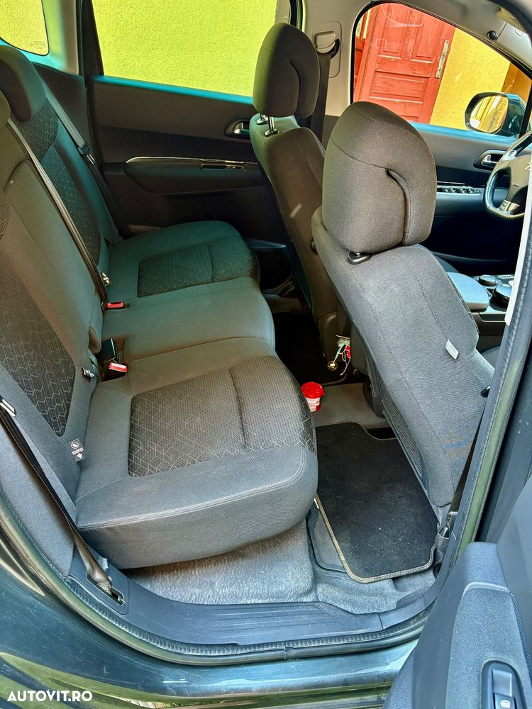 Peugeot 3008 HYbrid4 - 11