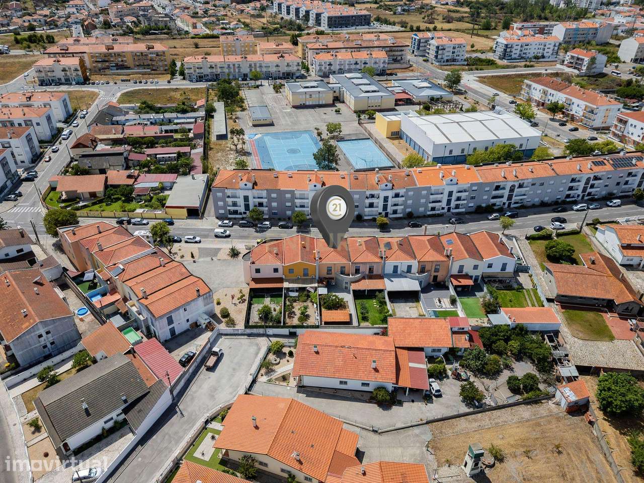 Moradia T3 com Jardim, Garagem e Cave em Embra, Marinha Grande - Grande imagem: 4/37