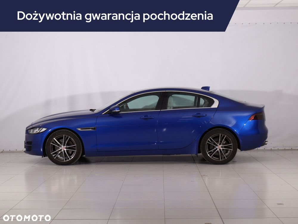 Jaguar XE - 4