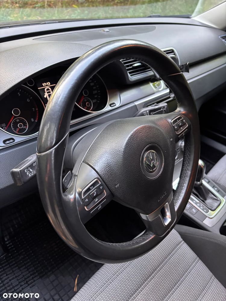 Volkswagen Passat - 33