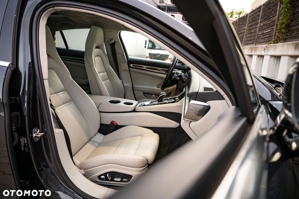 Porsche Panamera - 26