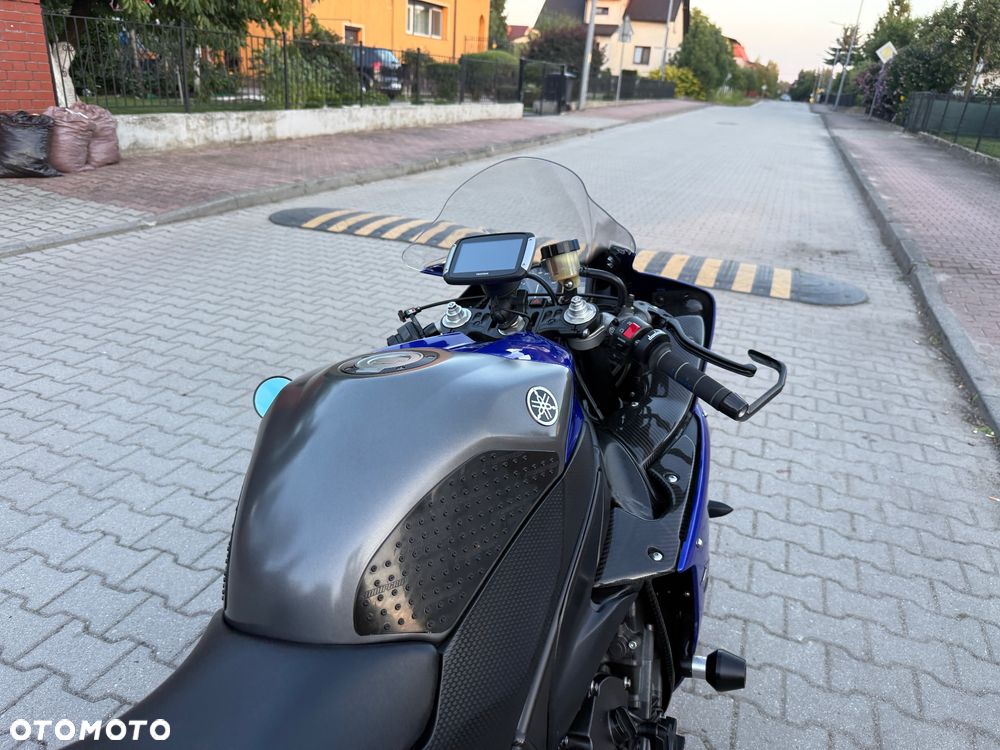 Yamaha R1 - 19