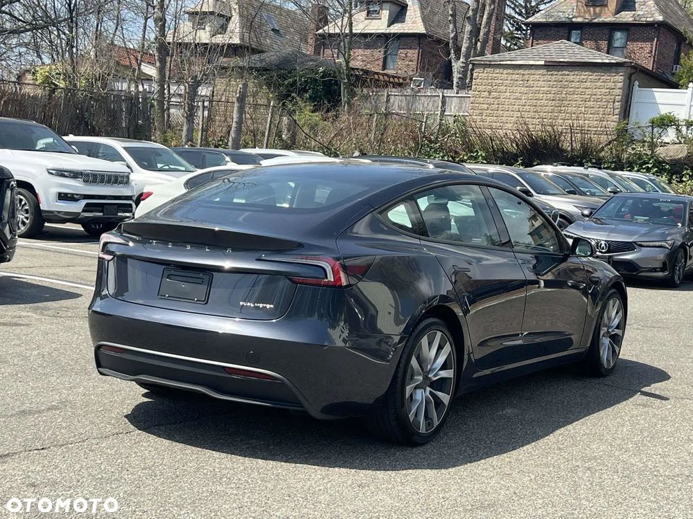 Tesla Model 3 - 7