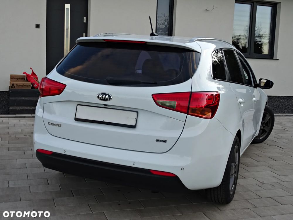 Kia Ceed - 36
