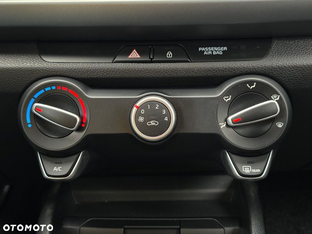Kia Rio - 24