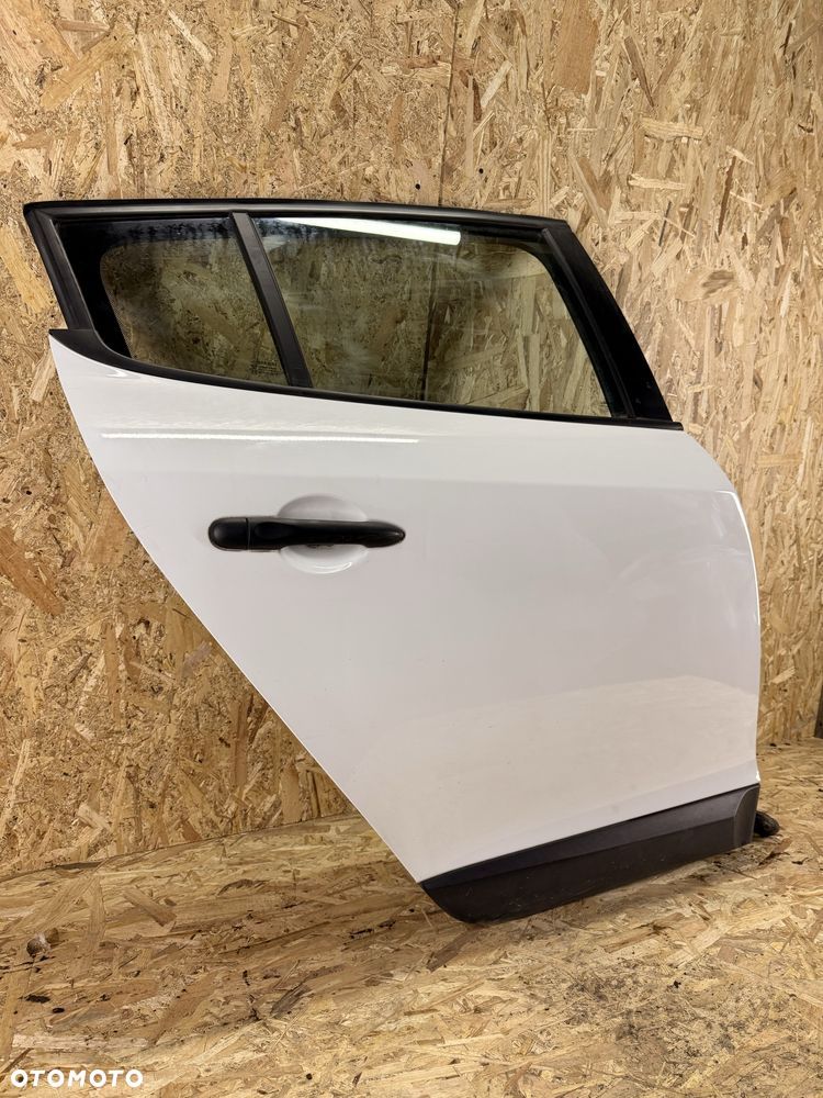 Dzrwi Renault Megane 3 HB OV369 prawe tylne - 2