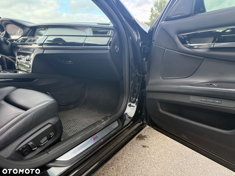 BMW Seria 7 740d xDrive - 21