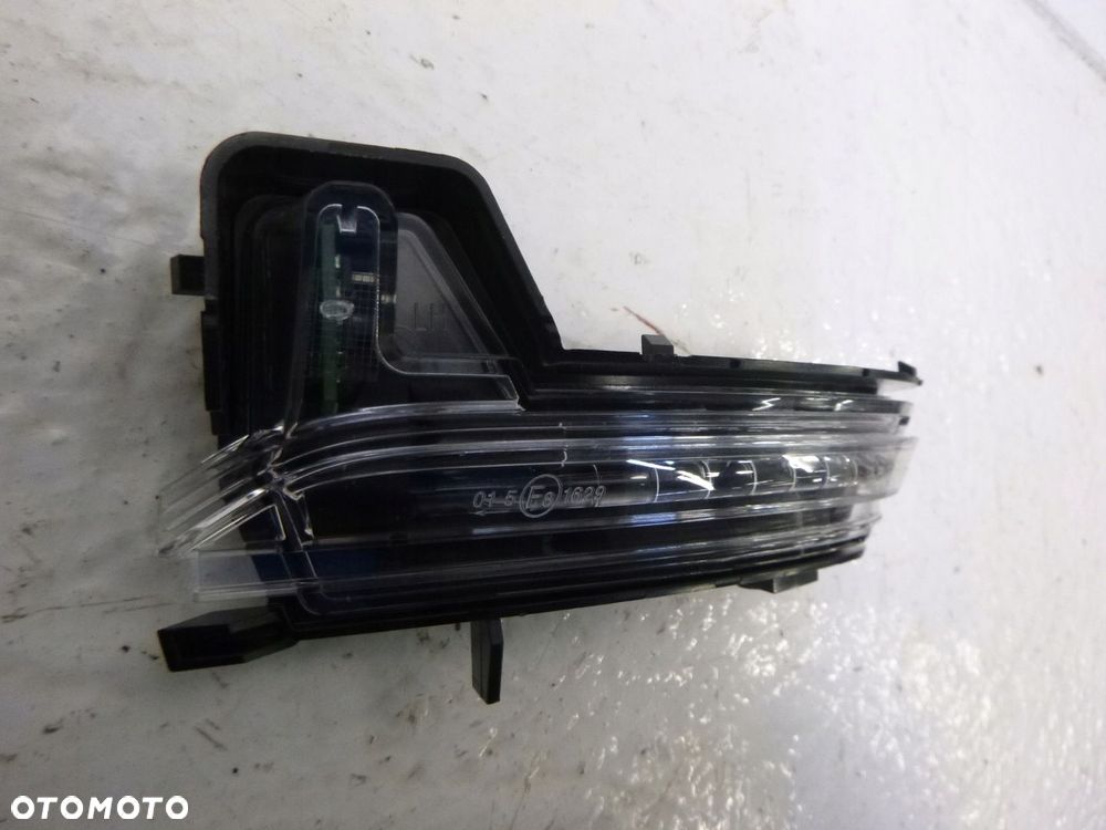 SKODA KAROQ KODIAQ KIERUNKOWSKAZ LAMPKA BOCZNY BOCZNA LEWY PRAWY - 4