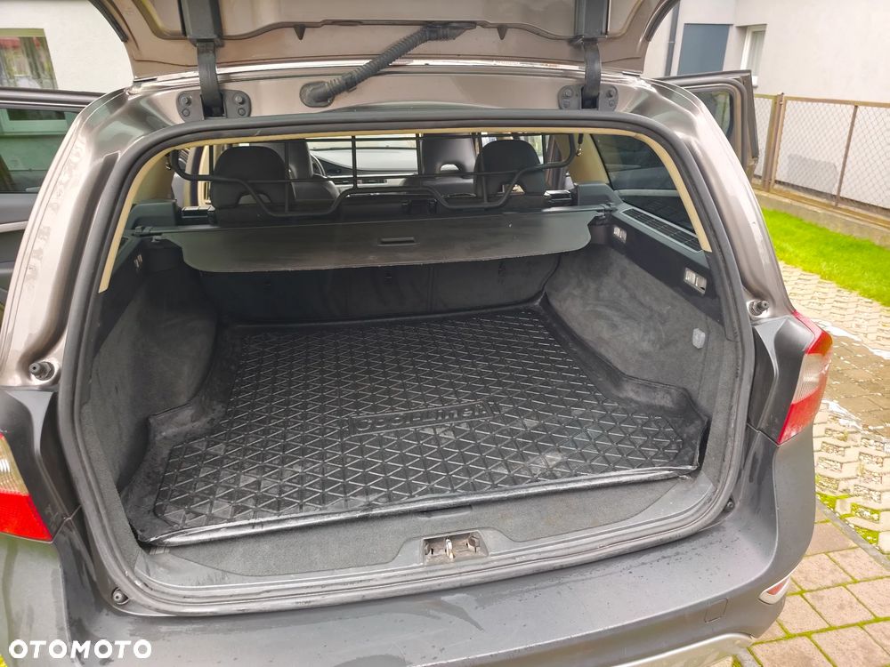 Volvo XC 70 D5 AWD Momentum - 10