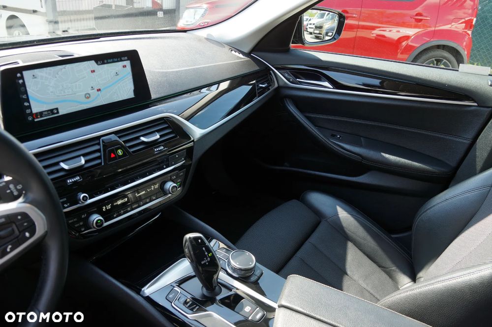 BMW Seria 5 520d xDrive Touring Sport Line - 25
