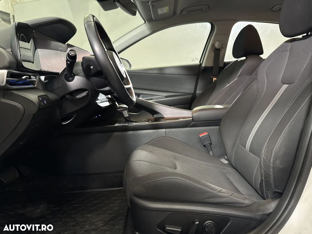 Hyundai Elantra - 24