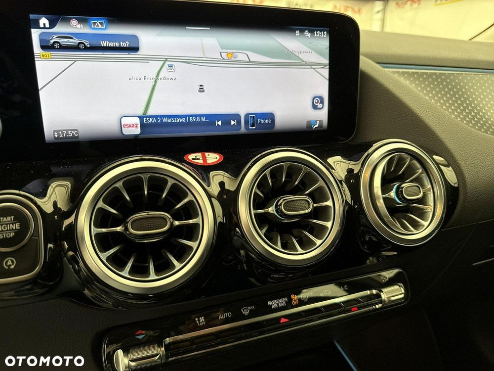 Mercedes-Benz GLA 200 - 21