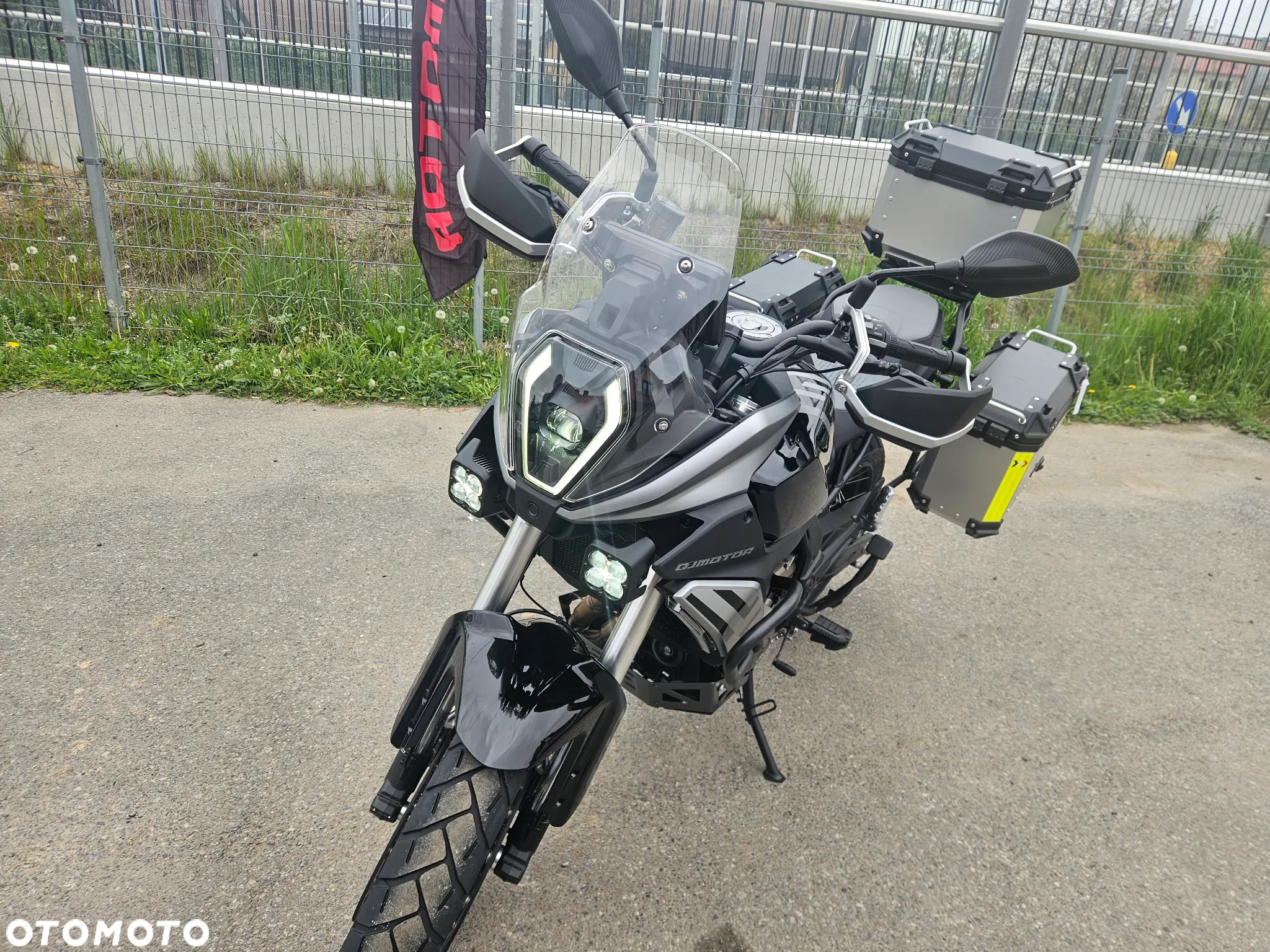 QJMOTOR SRT 600SX - 18