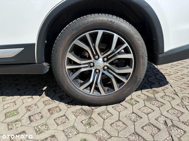 Mitsubishi Outlander 2.0 Instyle + 4WD CVT - 26