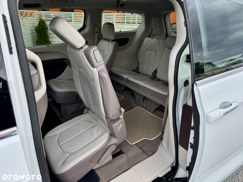 Chrysler Pacifica - 19