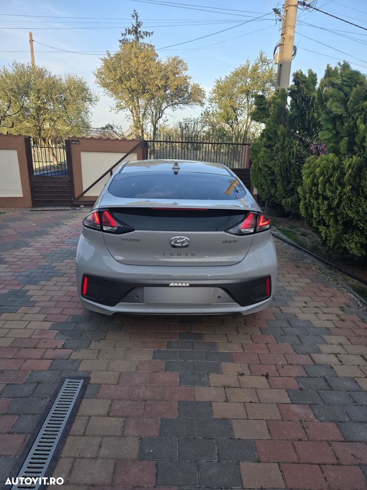 Hyundai IONIQ - 3