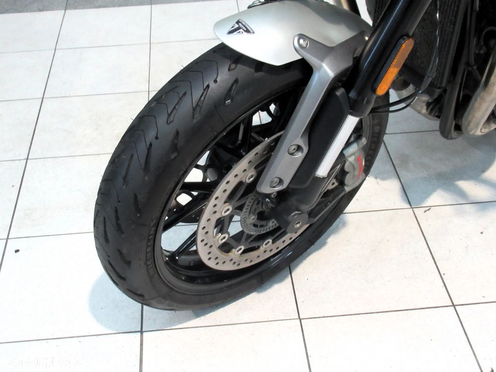 Triumph Speed Twin - 16