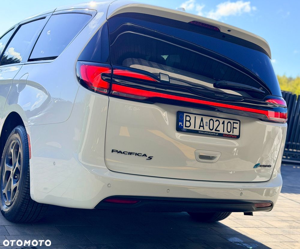Chrysler Pacifica - 8