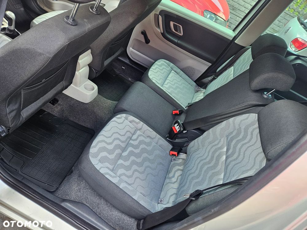 Skoda Roomster 1.6 16V - 11
