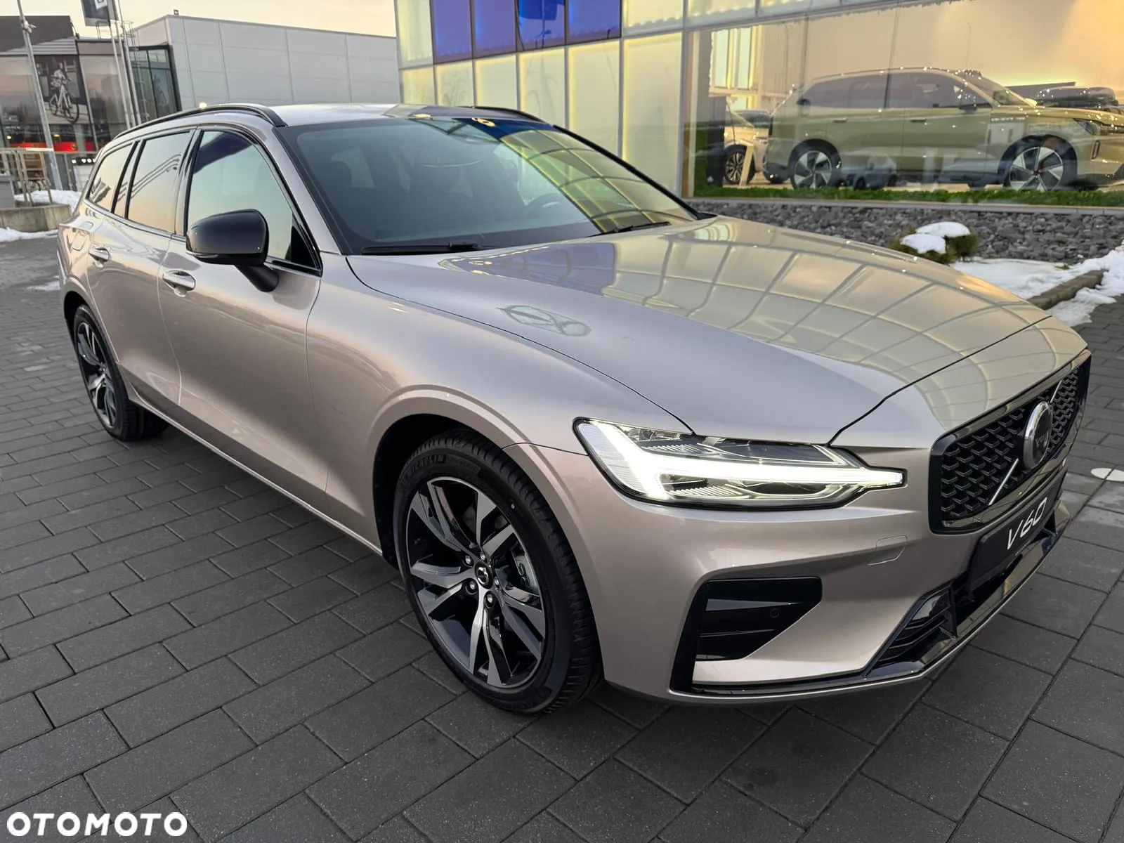 Volvo V60 B4 B Plus Dark - 9