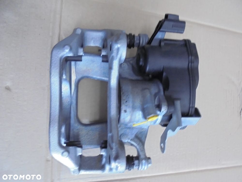 ZACISK HAMULCOWY TYŁ PRAWY ELEKTRYCZNY FIAT DUCATO 2021- 52208199 - 2