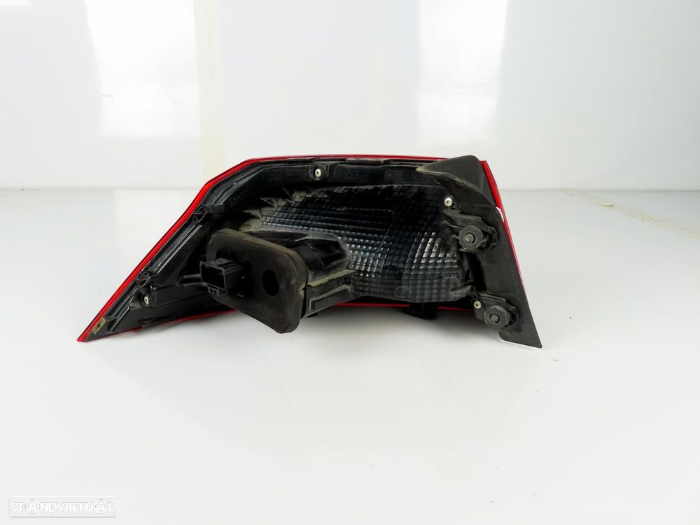 Farolim LED Direito/Trás Usado / Original VW PASSAT (3G2/CB2) 3G5945096F / 3G594... - 2