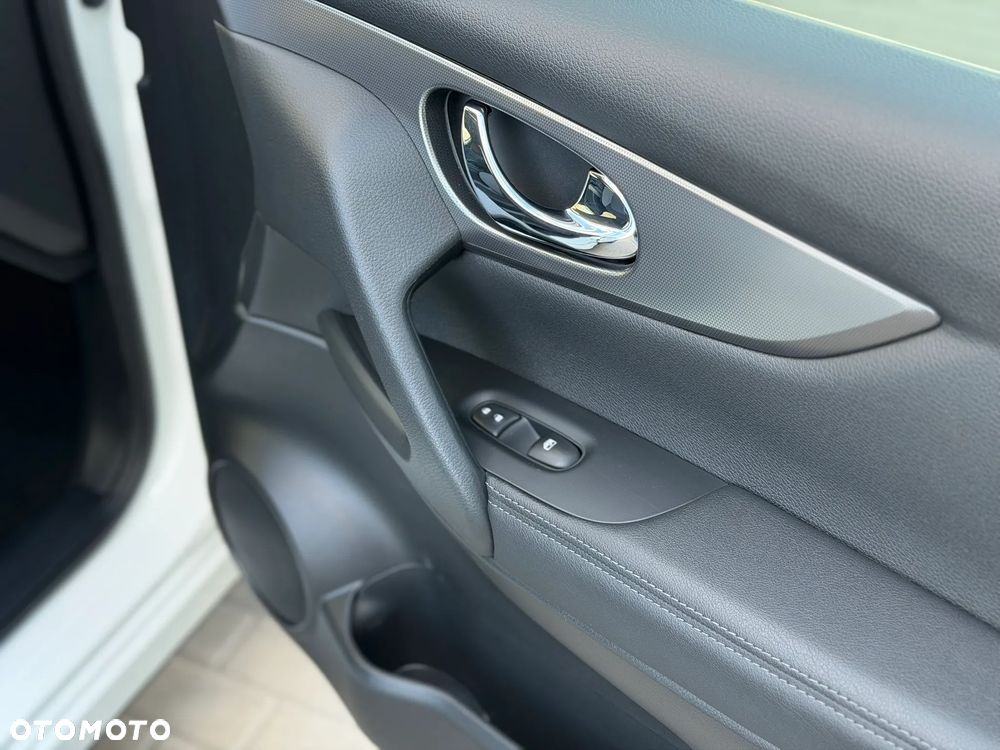 Nissan Qashqai 1.3 DIG-T N-Connecta - 36