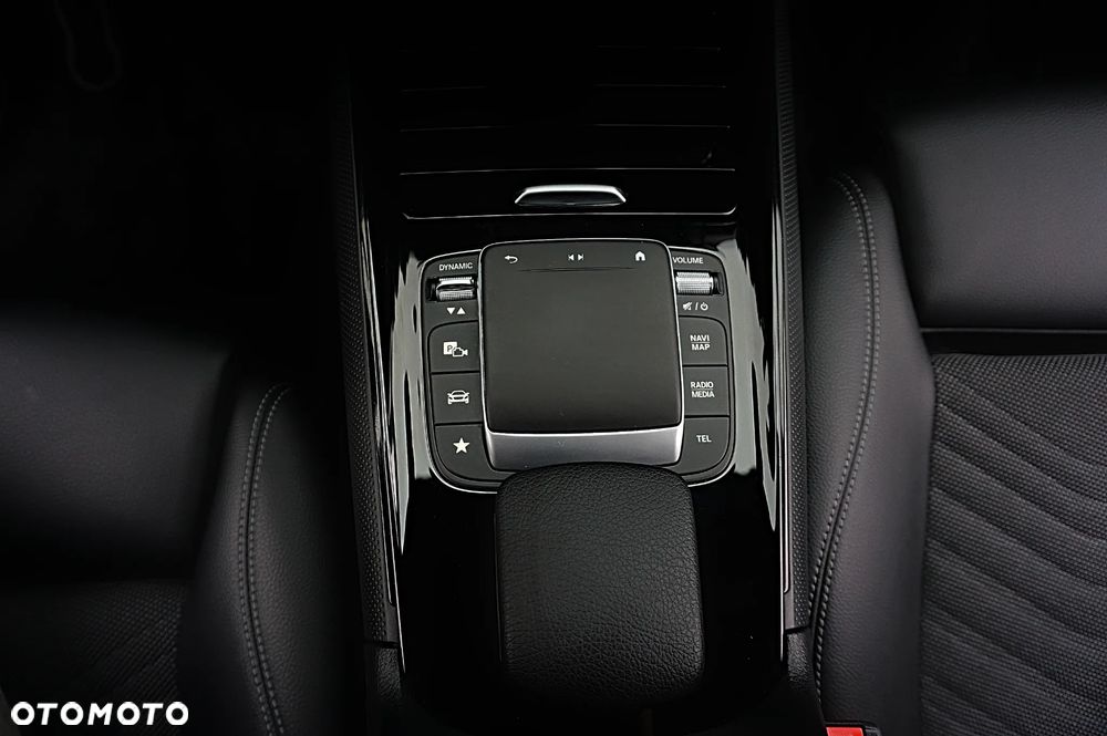 Mercedes-Benz GLB 200 7G-DCT - 21