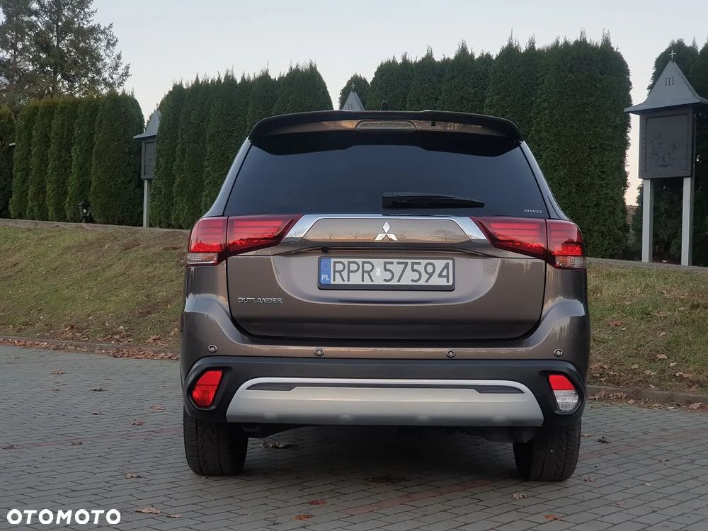Mitsubishi Outlander 2.0 Instyle Navi 4WD CVT - 11
