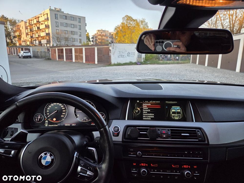 BMW Seria 5 520d - 24