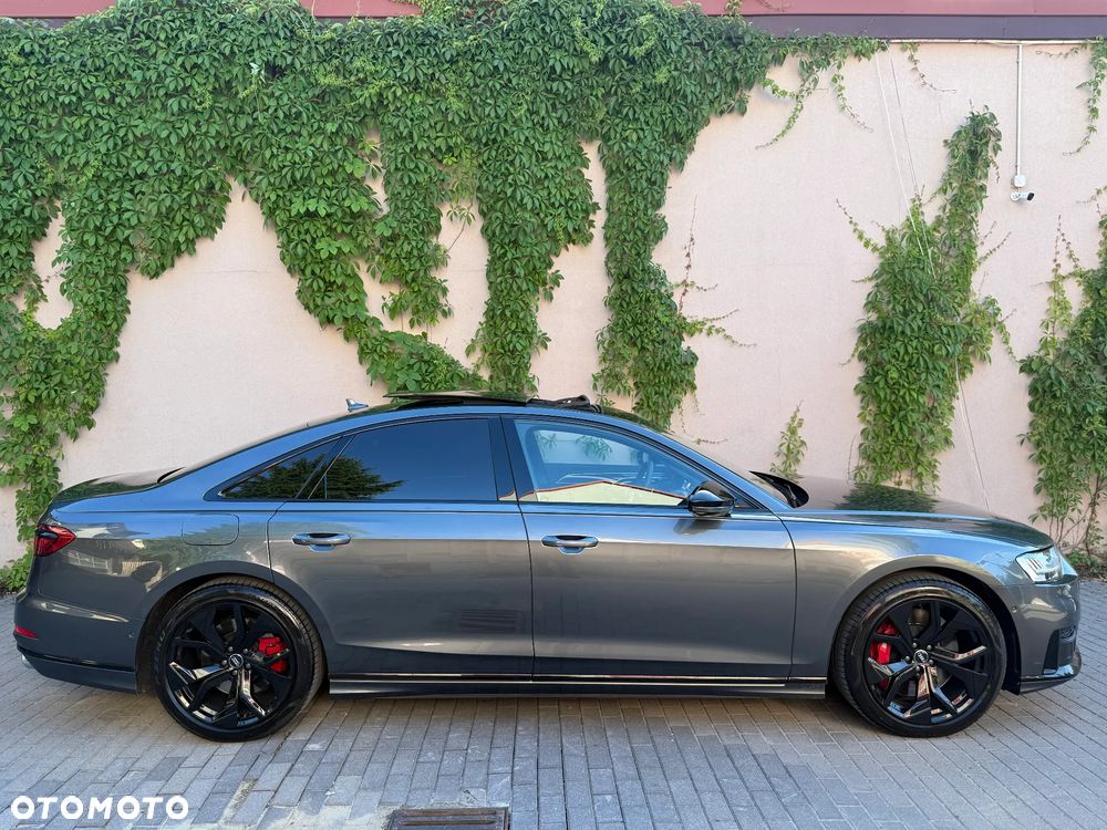 Audi S8 - 8