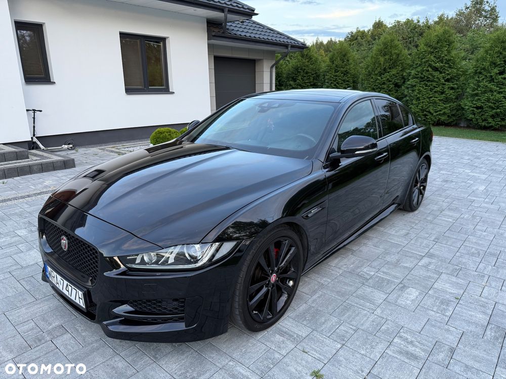 Jaguar XE 2.0 D AWD R-Sport - 9