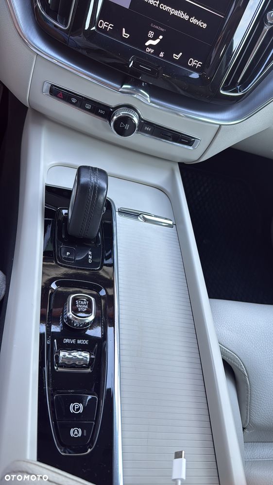 Volvo XC 60 B4 D Momentum - 8