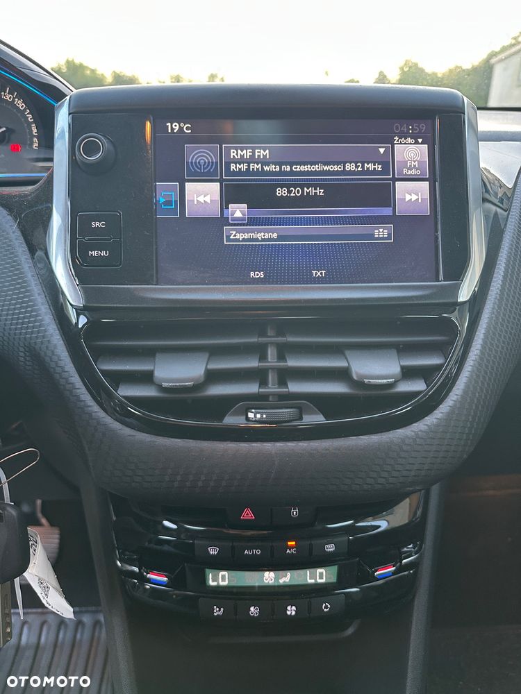Peugeot 2008 1.2 Pure Tech Allure S&S - 20
