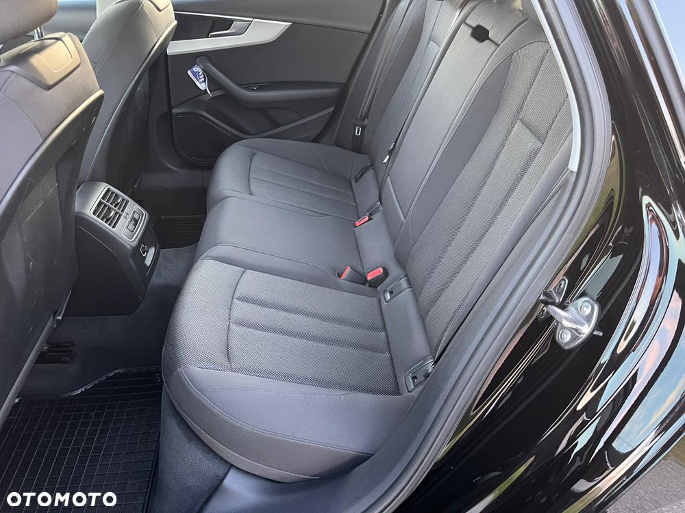 Audi A4 Avant 2.0 TDI S tronic quattro - 26