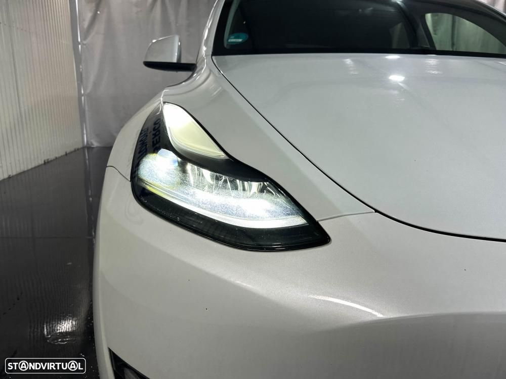 Tesla Model Y Performance Dual Motor AWD - 14