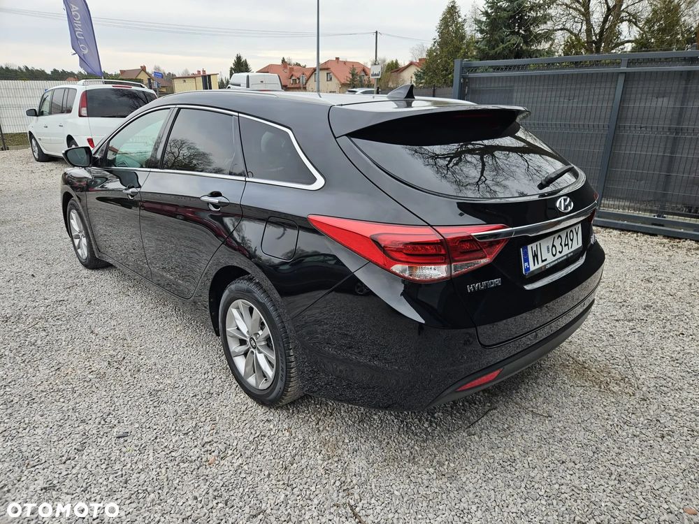 Hyundai i40 Kombi blue 1.6 Trend - 8