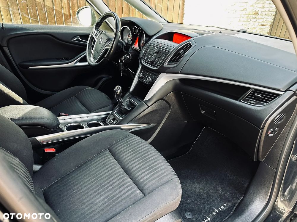 Opel Zafira - 10