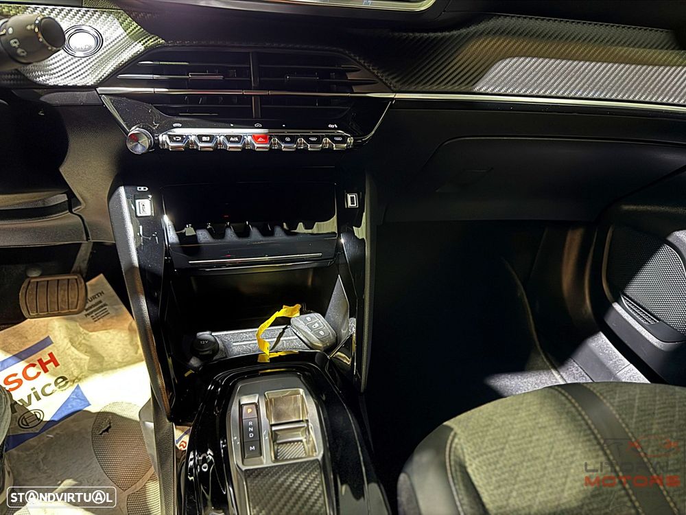 Peugeot 2008 1.2 PureTech Allure Pack EAT8 - 28