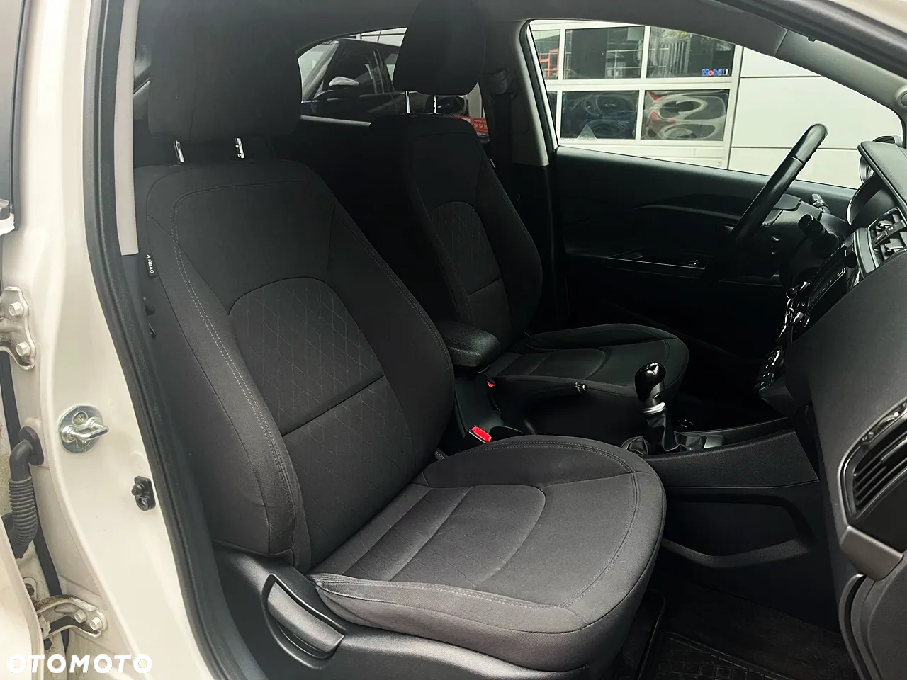 Kia Rio 1.4 Business Line Plus - 9
