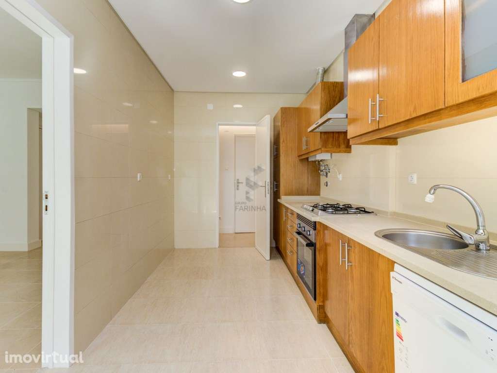 EXCELENTE APARTAMENTO T3 TOTALMENTE RENOVADO - Grande imagem: 2/16